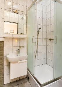 a bathroom with a sink and a shower at Pensjonat Tara in Jeleśnia