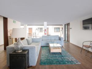 a living room with a couch and a table at Fraga Hotel Boutique in Irapuato