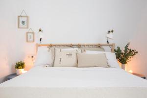 Łóżko lub łóżka w pokoju w obiekcie Apartamento Cádiz Centro Blue Window
