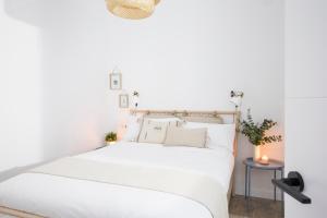 Łóżko lub łóżka w pokoju w obiekcie Apartamento Cádiz Centro Blue Window