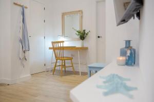 Łóżko lub łóżka w pokoju w obiekcie Apartamento Cádiz Centro Blue Window