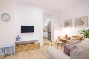 Telewizja i/lub zestaw kina domowego w obiekcie Apartamento Cádiz Centro Blue Window