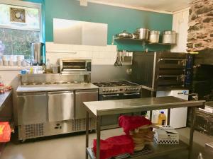 A kitchen or kitchenette at The Vagabond Bunkhouse 