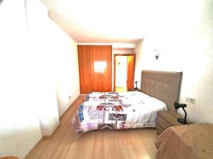 Postel nebo postele na pokoji v ubytování Port Canigó 344