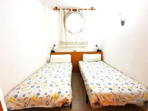 Postel nebo postele na pokoji v ubytování Port Canigó 344
