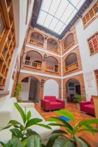 a room with red and white furniture and a skylight at El Andariego in Otavalo