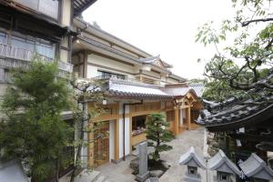 Budova, kde se ryokan nachází