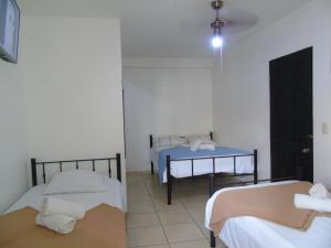 Ein Bett oder Betten in einem Zimmer der Unterkunft Hotel Quinta Avenida
