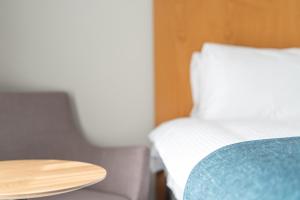 Holiday Inn Bournemouth by IHG客房内的一张或多张床位
