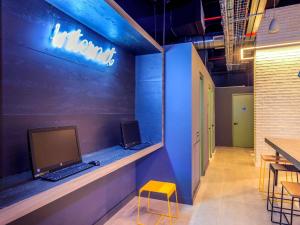 ibis budget Medellín Itagüí Metro的电视和/或娱乐中心