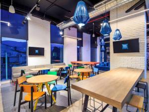 ibis budget Medellín Itagüí Metro的电视和/或娱乐中心