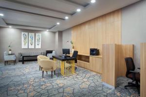 Posezení v ubytování AIHO Hotel Medan