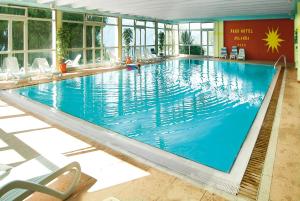 Bazén v ubytování Park Hotel Jolanda nebo v jeho okolí