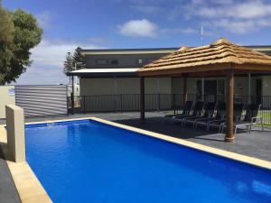 Ceduna Foreshore Caravan Park内部或周边的泳池