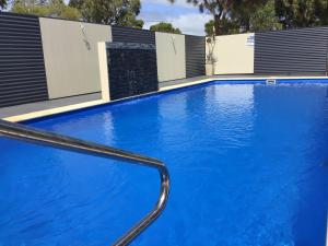 Ceduna Foreshore Caravan Park内部或周边的泳池