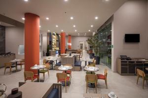 Reštaurácia alebo iné gastronomické zariadenie v ubytovaní Holiday Inn & Suites - Aguascalientes, an IHG Hotel