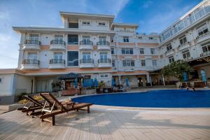 Bazén v ubytování Bella Vita Hotel nebo v jeho okolí