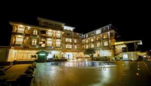 Bazén v ubytování Bella Vita Hotel nebo v jeho okolí