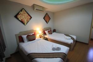 מיטה או מיטות בחדר ב-Home Place Hotel