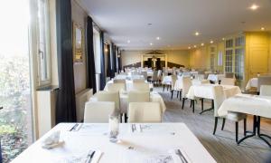 Restoran või mõni muu söögikoht majutusasutuses Best Western Plus Aldhem Hotel