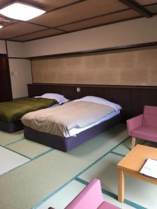 Yunogo Bishunkaku tesisinde bir odada yatak veya yataklar