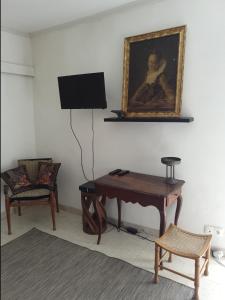 a room with a desk and a painting and a chair at Une Demeure d'Exception in Caveirac