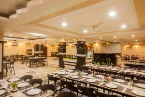 Restaurace v ubytování Hotel Sonar Bangla Tarapith