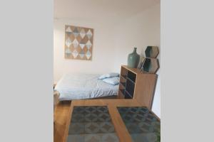 A bed or beds in a room at Le Solidor vue mer