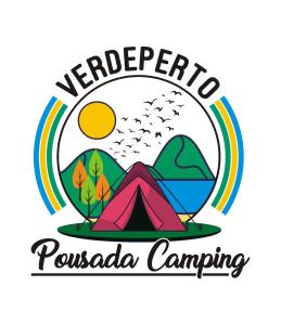 un logotipo para un camping con una tienda y aves en VERDEPERTO Camping Clube, en Guarapari