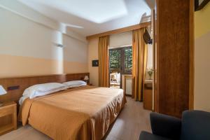 Tempat tidur dalam kamar di Cipriani Park Hotel