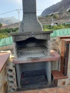 un four à pizza extérieur installé au-dessus d'un bâtiment dans l'établissement Casa el pinillo, à San Nicolás