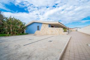 a house with a driveway in front of it at House Rita Marzamemi in Marzamemi