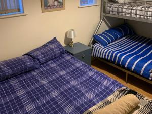 Posteľ alebo postele v izbe v ubytovaní Cosy Apartment
