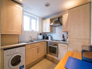 Kuchyň nebo kuchyňský kout v ubytování Cosy Apartment