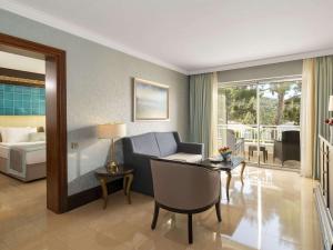 Postel nebo postele na pokoji v ubytování Rixos Premium Bodrum