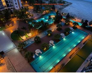 Pemandangan kolam renang di Timurbay Seafront Residence Apartment 2 Room with garden view by imbnb atau berdekatan