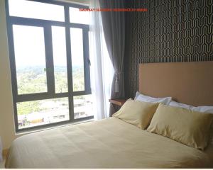 Кровать или кровати в номере Timurbay Seafront Residence Apartment 2 Room with garden view by imbnb