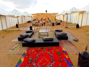 Et opholdsområde på Merzouga Luxury Bivouac