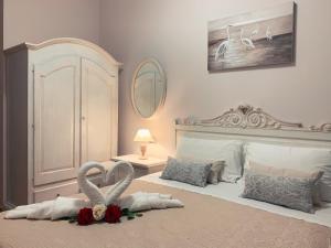 A bed or beds in a room at Vico d'Ercole