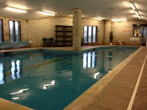 a large swimming pool in a building at Wheal Rodney Holiday Park in Marazion