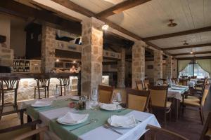Restoran või mõni muu söögikoht majutusasutuses Hotel Trim