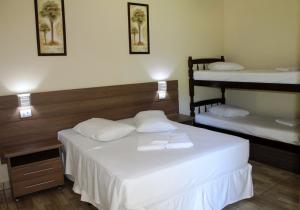 Poschodová posteľ alebo postele v izbe v ubytovaní Camping e Pousada Paiol