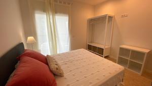 Posteľ alebo postele v izbe v ubytovaní JASALPI único apartamento delante del Lago de Banyoles