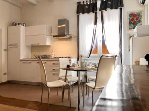a kitchen with a table and chairs in a kitchen at Casa Bacìomari in Bologna