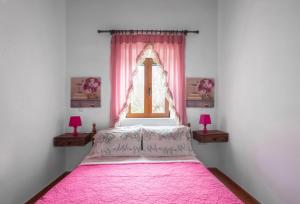 A bed or beds in a room at Casa Theoni
