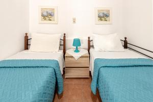A bed or beds in a room at Casa Theoni