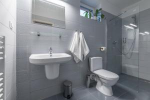 A bathroom at Penzión pod brezami**