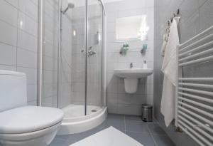 A bathroom at Penzión pod brezami**