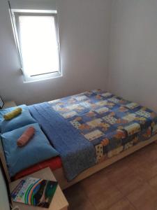 Een bed of bedden in een kamer bij Apartmani Lav