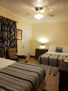 Postel nebo postele na pokoji v ubytování Midtown Guest House